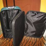 Guruló bőrönd 75x45x24-30-ig 8 görgő, számzár, gyönyörű zöld erős vászon 2 erős fogó, mint az új. fotó