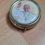 Pápa képével fém gyógyszertartó-adagoló fotó