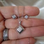 Fehér arany gyémántos medál lánccal + fülbevaló pár fotó