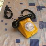 CB 76-os sárga és fekete színű számtárcsás telefonkészülék fotó