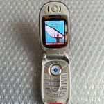 Motorola V550 telefon eladó fotó