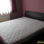 Újszerű ágykeret matraccal és éjjeliszekrénnyel eladó, 180*200 fotó
