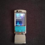 Sony Ericsson p990 telefon , telefonzáras a felső fotó