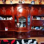 Mahagóni rusztikus nappali szekrény. Az ár alkuképes. fotó