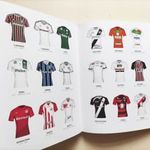 1000 Fußballtrikots (németül) anekdoták, információk rengeteg foci klubról és a mezekről fotó