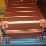 Gurulós bőrönd, nagy Bontour, 74x47x30, számzáras, dupla rosegold 4 görgő, gyönyörű, karcmentes fotó