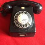 Retró telefongyári fekete tárcsás telefon fotó