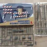 Autópálya szalagkorlát és terelők 1: 35 makett kiegészítő MENG SPS-013 Barricades & Highway Guardrail fotó