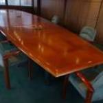 Nagy tárgyalóasztal, cseresznye színű, használt irodabútor fotó