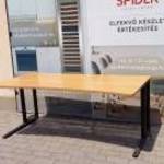 Steelcase íróasztal bükk 160x90 cm - homorú, használt irodabútor fotó