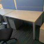 Íróasztal, számítógépasztal, munkaállomás- nagy mennyiségben, használt fotó