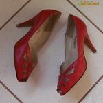 Piros magassarkú cipő eladó fotó