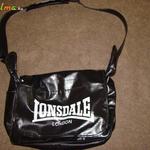 Fekete Lonsdale táska fotó