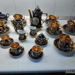 Kobaldkék porcelán teás és kávés készlet fotó
