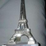 műanyag Souvenir Eiffel torony és Courvoisier díszágyúban fotó