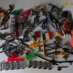 Eladó Ólom és műanyag katonák fegyverek BP és Tóalmás fotó