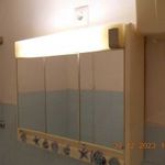 Fürdőszobai világítós tükrösszekrény fotó