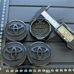 Új Toyota 57mm 4db Alufelni Felni Kupak Közép Felnikupak Felniközép Porvédő Fekete fotó