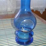 Kék üvegből készült petróleumlámpa formájú gyertyatartó nem mai darab retró hibátlan fotó
