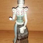 Hollóházi porcelán hímző nő figura (po-3) fotó