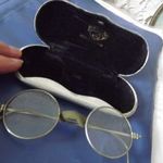 Fém szemüveg tok és szemüveg 1920-es évek végéről gyártói címkével fotó