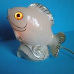 Vintage porcelán világító szemű hal formájú asztali lámpa. fotó