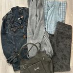 S/M méretű ruhacsomag: Farmerdzseki, ruha, kendő, táska, nadrág fotó