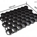 Termoplast műanyag gyeprács, vastagság 35 mm, teherbírás 45 t/m2, 36×26×3, 5 cm fekete fotó