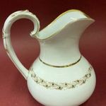 Antik biedermeier porcelán kancsó / Porcelán boroskancsó elegáns aranyozással és kézi festéssel fotó