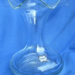 Kézműves kristályüveg váza , fújt üveg, 17, 5 cm magas. fotó