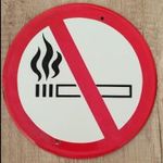 Tilos a dohányzás tábla, zománctábla, régi, retró, tiltó zománc tábla fotó
