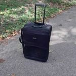 Két kerekű gurulós bőrönd 62x42x20 cm személyes átvétellel Szegeden fotó