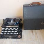 Régi Urania írógép eredeti táskájában fotó