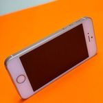 iPhone SE - 32 GB - Max-akku-kapacitás 77 % - Független - MINIMÁLIS Fix-ár szállítással együtt !! fotó