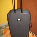 Gurulós bőrönd, 70x40x21 cm, Holliday, fekete vászon, könnyű, 2, 4 kg, 2 jó görgő, 2 fogó, szép fotó