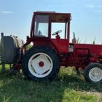Vladimirec T25 traktor rendsodróval, trágyaszóróval és 500 literes permetezővel. fotó