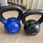 Kettlebell 12kg és 16 kg valamint ugyanitt 2x5kg tárcsa fotó