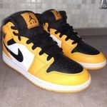 Air Jordan 1 Mid Taxi (GS) (554725-701) cipő, méret: 36.5 (23.5 cm) fotó