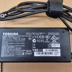 Toshiba PA2521U-2AC3 15V 6A Laptop töltő 15V 6A fotó