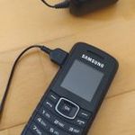 SAMSUNG GT-E1080W RETRO MOBILTELEFON MŰKÖDŐ, SAJÁT TÖLTŐ AKKU NÉLKÜL fotó