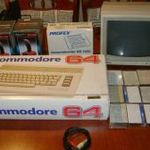 commodore 64 számítógép, dobozában, monitorral, magnóval, játékokkal kipróbálhatóan vihető fotó