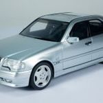 1: 18 1/18 Ottomobile Mercedes-Benz C36 AMG (W202) fotó