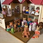 Sylvanian Families kinyitható ház, bútorokkal és sok figurával - csak személyes átvétel! fotó