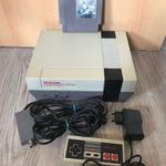 Nintendo NES konzol csomag kiegészítőkkel és játékkal (használt, 1 hónap garancia) fotó