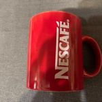 Nescafe klasszikus piros bögre fotó