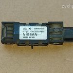 NISSAN MICRA III K12 2003-2010 HASZNÁLT KÖZPONTI ÜTÉSÉRZÉKELŐ 98582AX300 0285003023 BONTOTT ALKATRÉS fotó