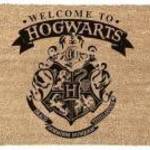 HARRY POTTER (WELCOME TO HOGWARTS) Fekete AJTÓSZŐNYEG (60 x 40 cm - bézs) - PYRAMID POSTERS LTD fotó