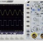 Digitális oszcilloszkóp 100 MHz 2 csatornás 1 GSa/s 40000 kpts 8 Bit, függvénygenerátor, multimét... fotó