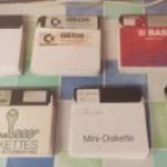 Commodore 64 lemezek. 90 Db fotó