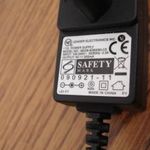 Hálózati dugasz AC-DC adapter tápegység töltő 9V 850mA fotó